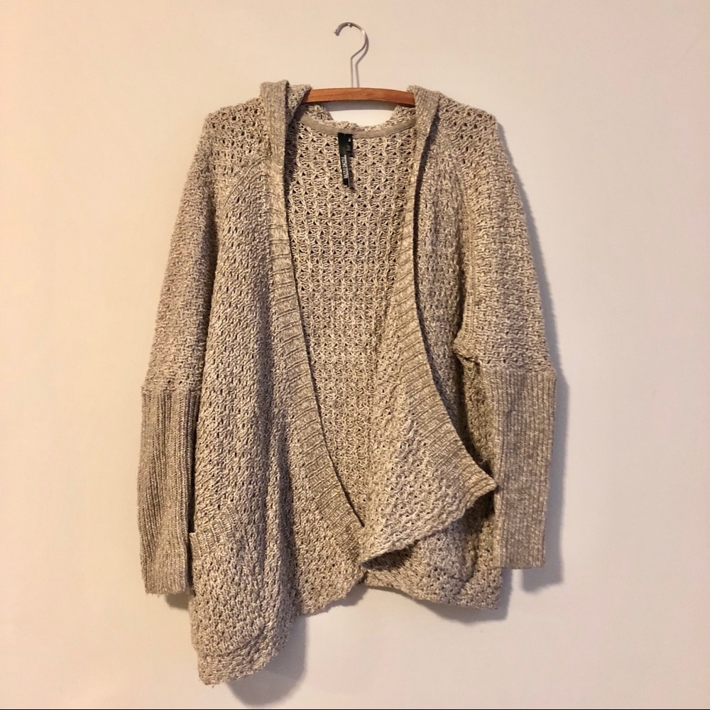 ✨Bundle 5 for $25 🏷 
Chunky Taupe Sweater